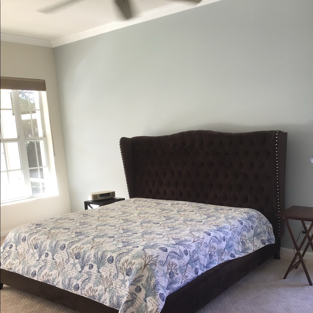 Choc brwn tufted suede headbd & 4 Seas K Matt.